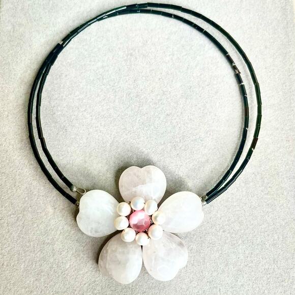 Unbranded Jewelry - White Stone Floral Memory Wire Choker Necklace